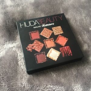 Huda beauty mauve obsession eyeshadow